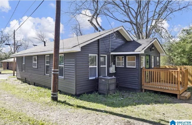 Building Photo - 915 9th St SW