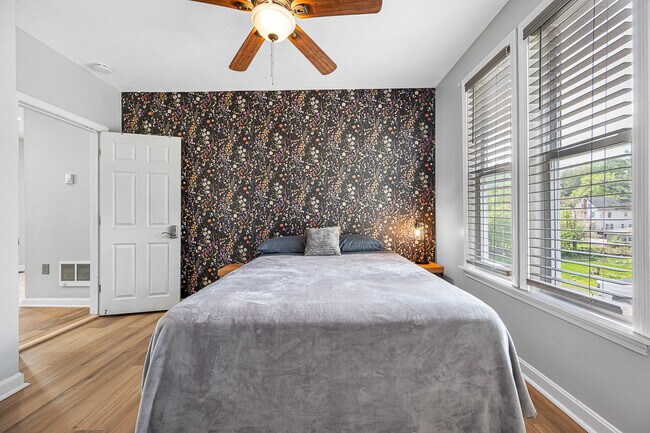 Foto del edificio - 586 Pleasant St