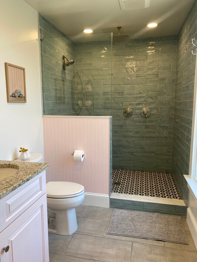 Primary Bathroom - 471 Glenwood Ave SE