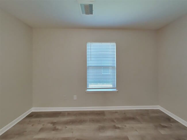 Foto del edificio - 20660 Dunrobin Dr