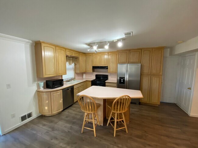 Building Photo - 75 Trantor Pl