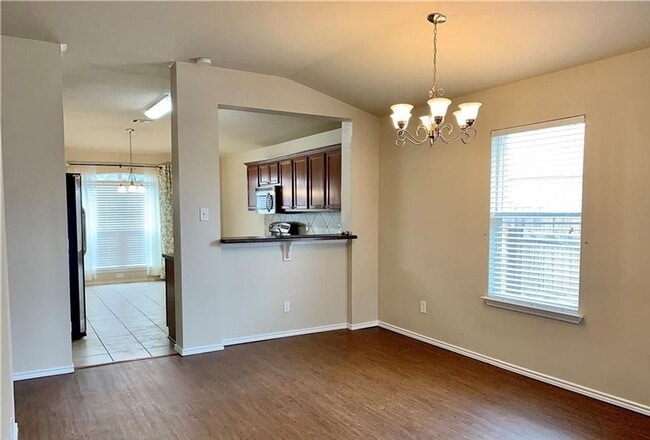 Building Photo - CUTE 4-bedroom 2-bathroom house HOUSING ACCEPTED!