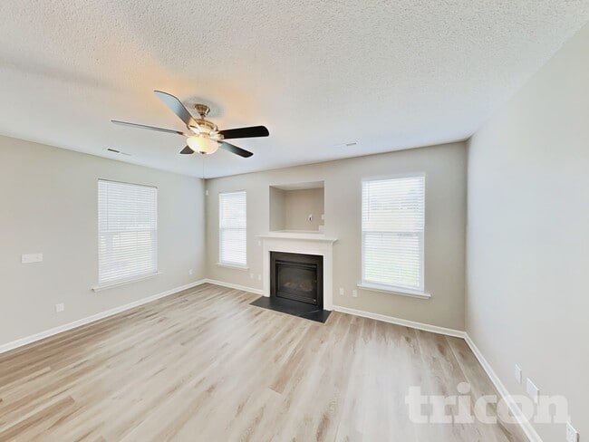 Building Photo - 6103 Glen Way Dr