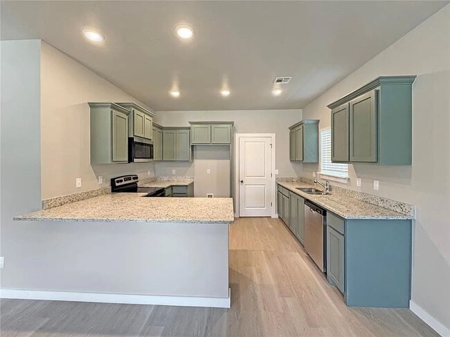 Building Photo - Discover charm and thoughtful design in th...