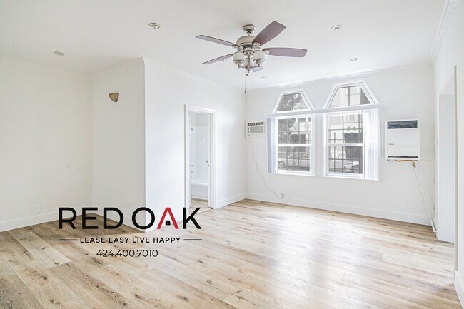 Foto del edificio - Gorgeous, Charming, Spacious Completely Re...