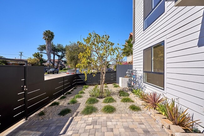 Building Photo - 4507 Lomita St