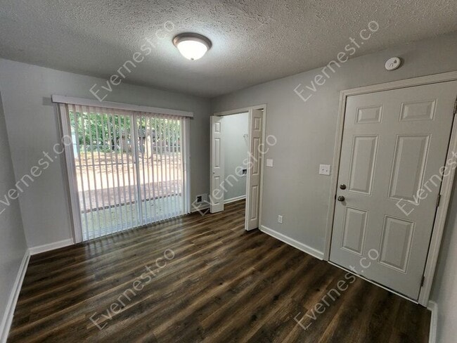 Building Photo - 416 Etten Dr