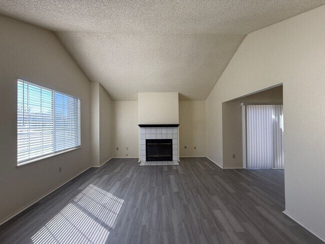 Foto del edificio - Available Now! Lancaster 4 Bed + 3 Bath