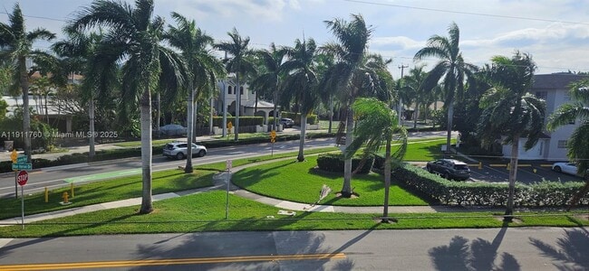 Foto del edificio - 300 Layne Blvd