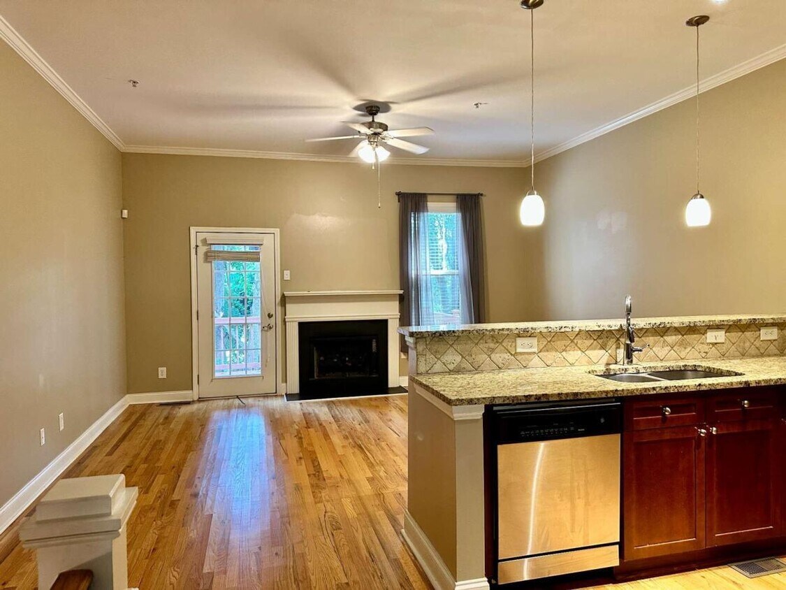 Foto principal - 1945 Sterling Oaks Cir NE
