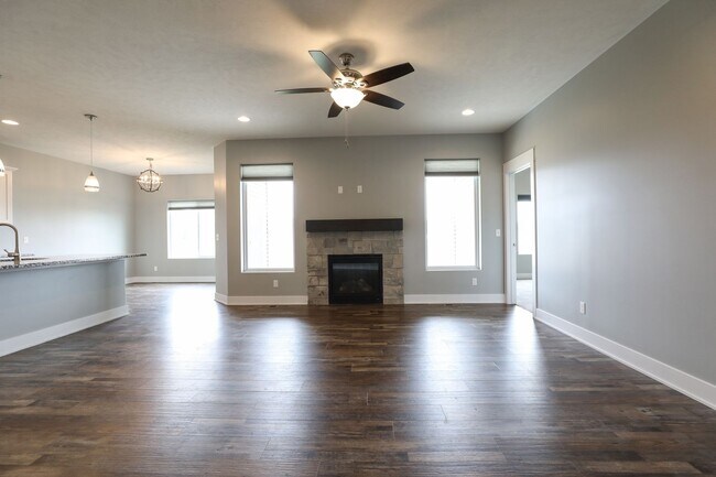 Building Photo - Beautiful Rental Home