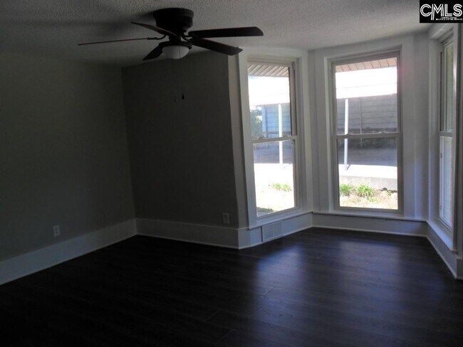 Foto del edificio - 1241b Johnson Ave