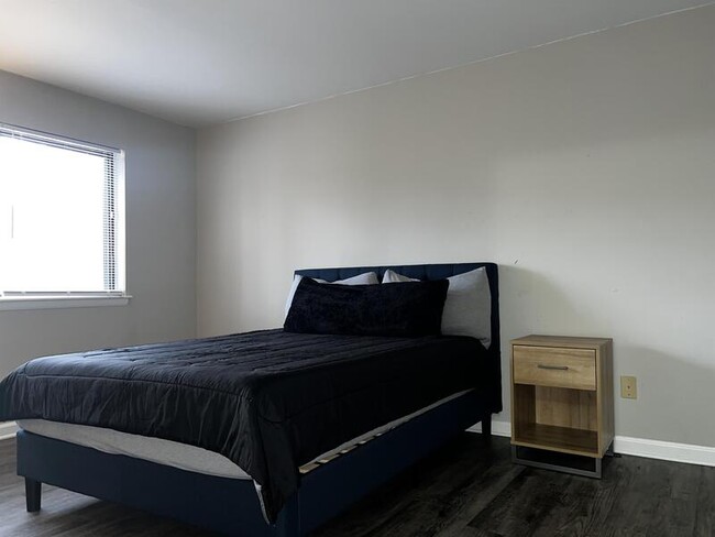 Building Photo - 1281 Schaub Dr