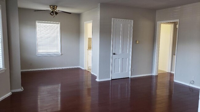 Foto del edificio - 6066 Sawyer St