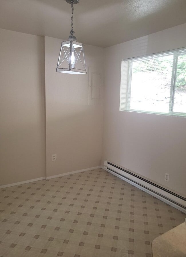 Building Photo - Watts-8309 Villa