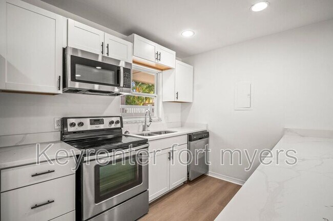 Building Photo - 4293 Island Cir