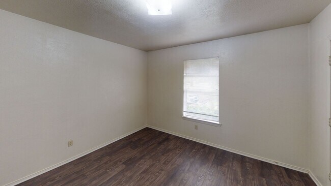 Building Photo - Carroll Duplex