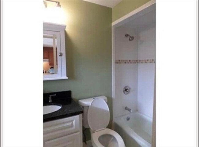 Foto del edificio - 10 Colonial Dr