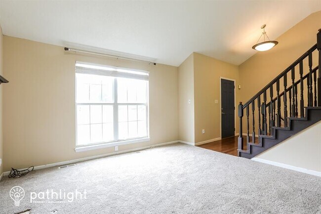 Building Photo - 448 SE Ashton Dr