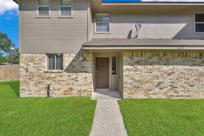 Building Photo - 1603 Hazelwood St