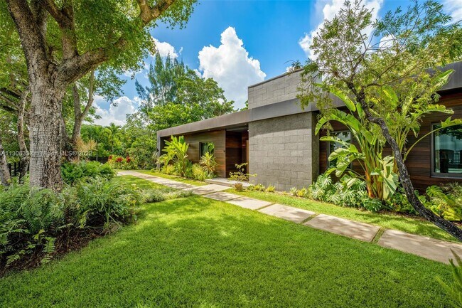 Foto del edificio - 6961 SW 62nd St