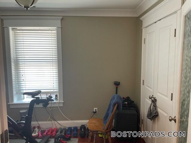 Foto del edificio - 632 E Broadway