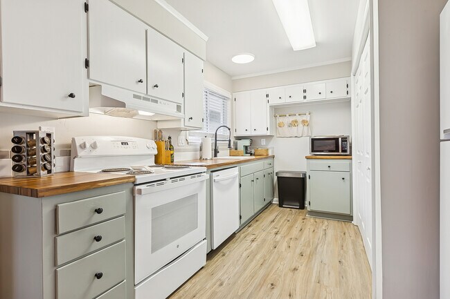 Foto del edificio - 616 Lemaster Ave