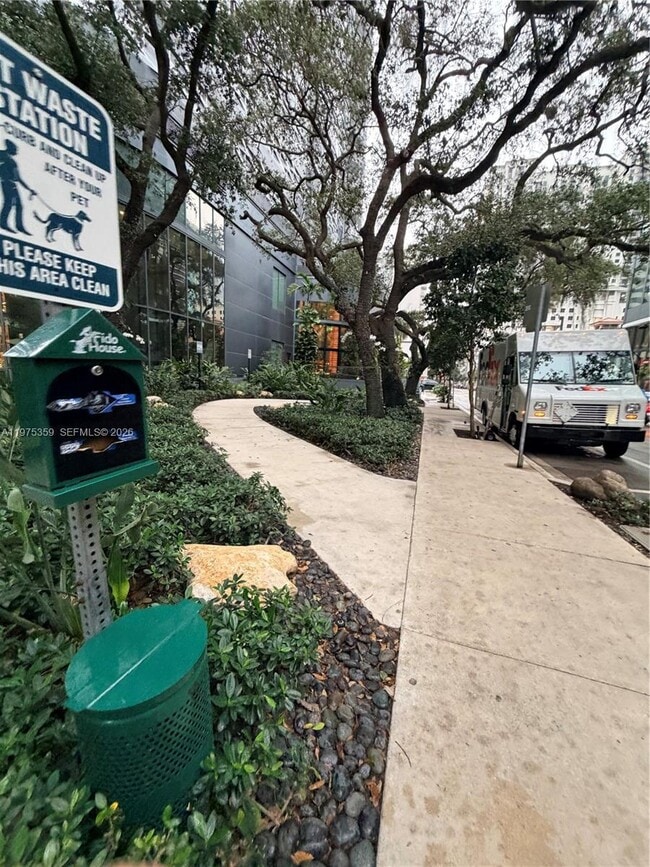 Building Photo - 1000 Brickell Plaza