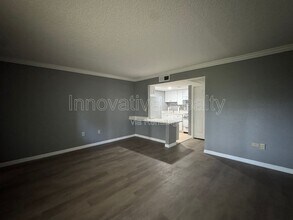 Building Photo - 120 Blue Pointe Way
