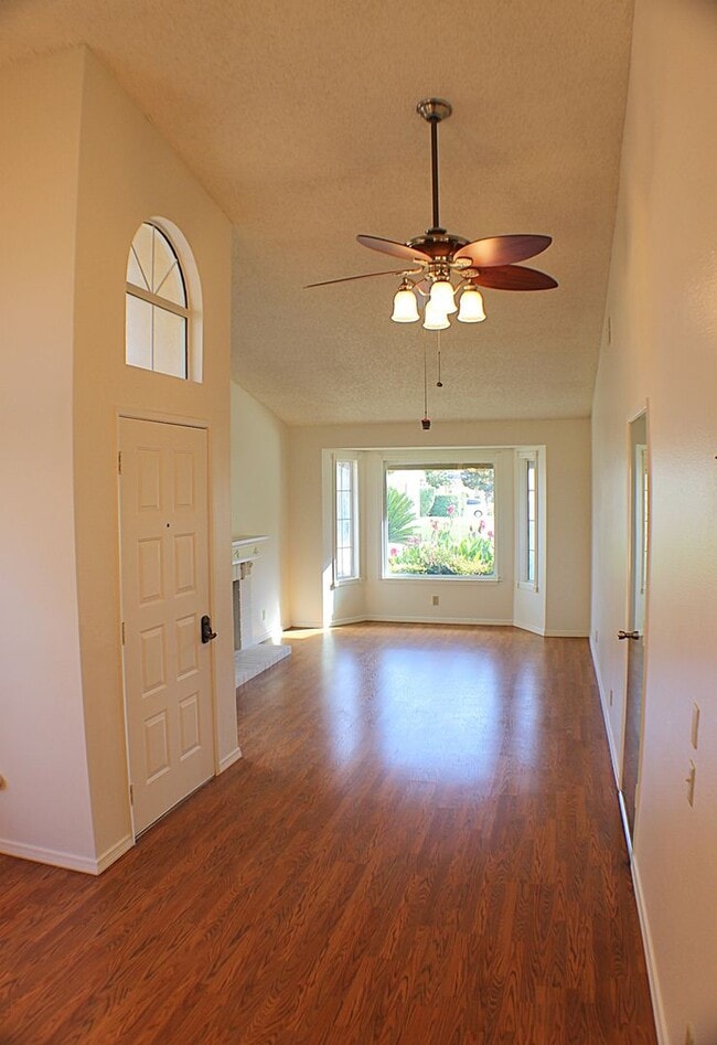 Foto del edificio - Beautiful Sun Lakes Country Club Home – 55+ Gated Community