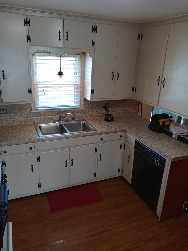 kitchen - 215 Caplin Dr
