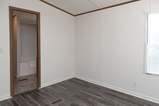 Building Photo - 7917 Wolfe Ln