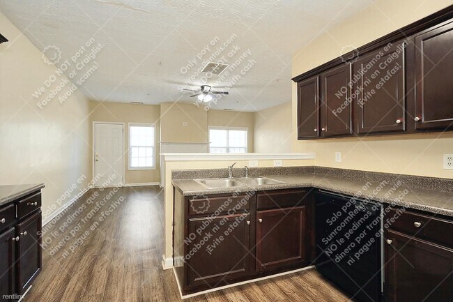 Foto del edificio - 3 br, 2.5 bath Townhome - 1820 Broad River Rd