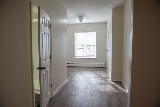 Foto del edificio - 2045 Snyder Ave