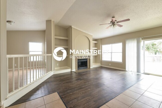 Foto del edificio - 3 Bedroom Pet-Friendly Home in San Antonio, TX with Main Street Renewal