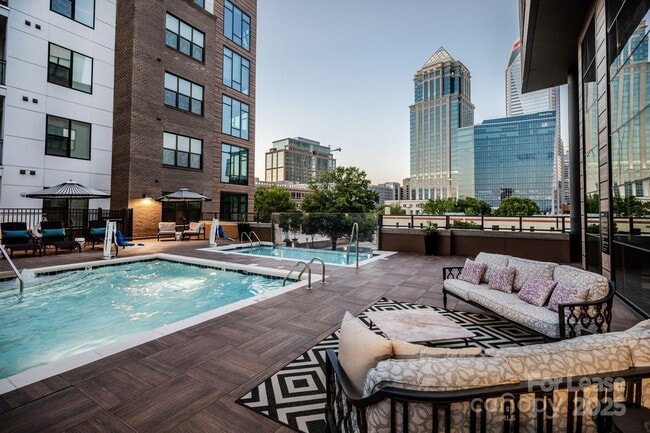 Foto del edificio - 101 W Morehead St