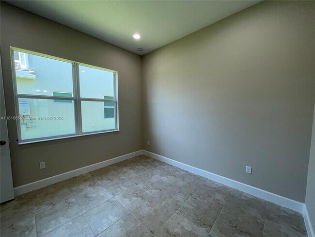 Building Photo - 15180 Wildwood Cir