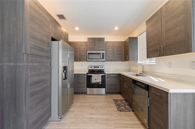 Foto del edificio - 1044 SE 23rd Ave