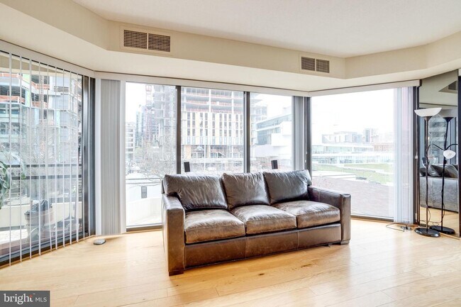 Foto del edificio - 1530 Key Blvd