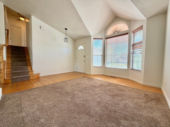 Building Photo - 717 E Hundley Hvn Cir