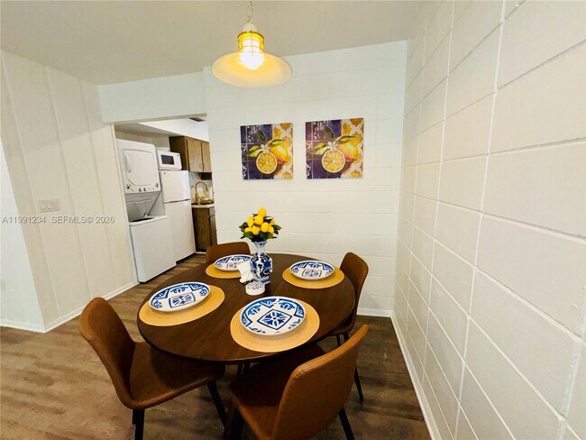 Foto del edificio - 5100 Rilma Ave