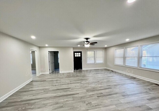 Foto del edificio - 584 Circle Ln