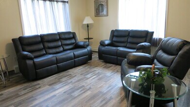 Building Photo - 3475 Hope St