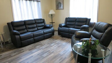 Building Photo - 3475 Hope St