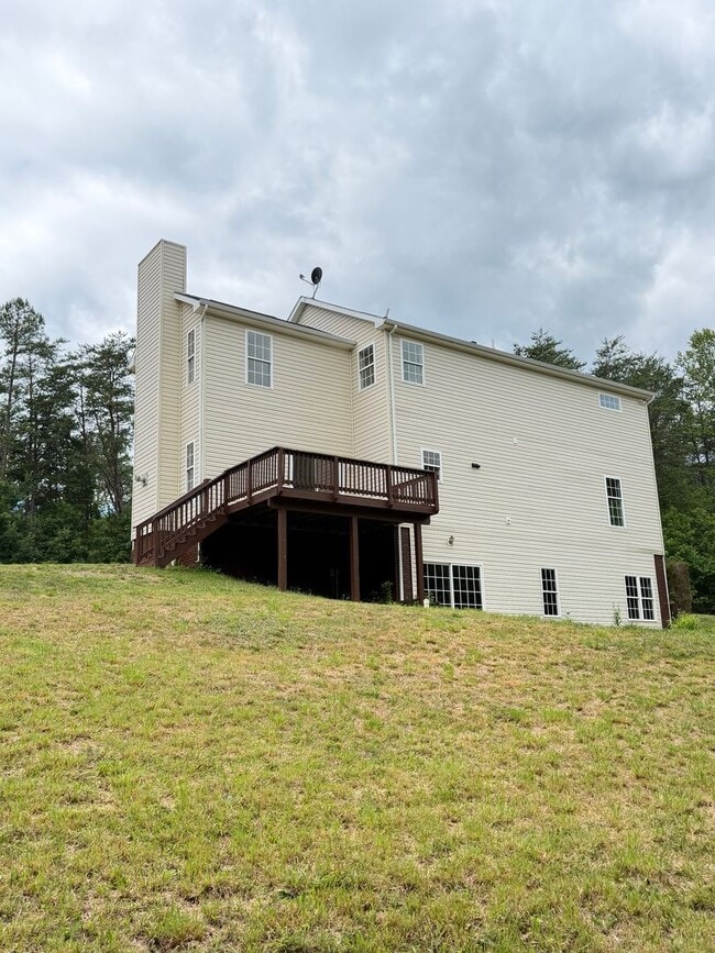 Building Photo - 106 Mountainside Drive
