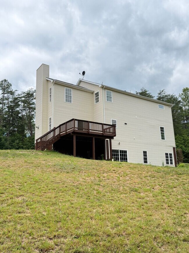 Foto del edificio - 106 Mountainside Drive