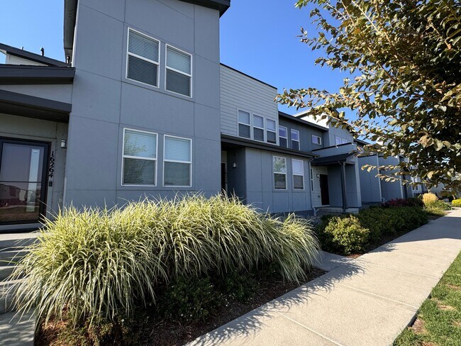 Building Photo - 16254 E 47th Dr