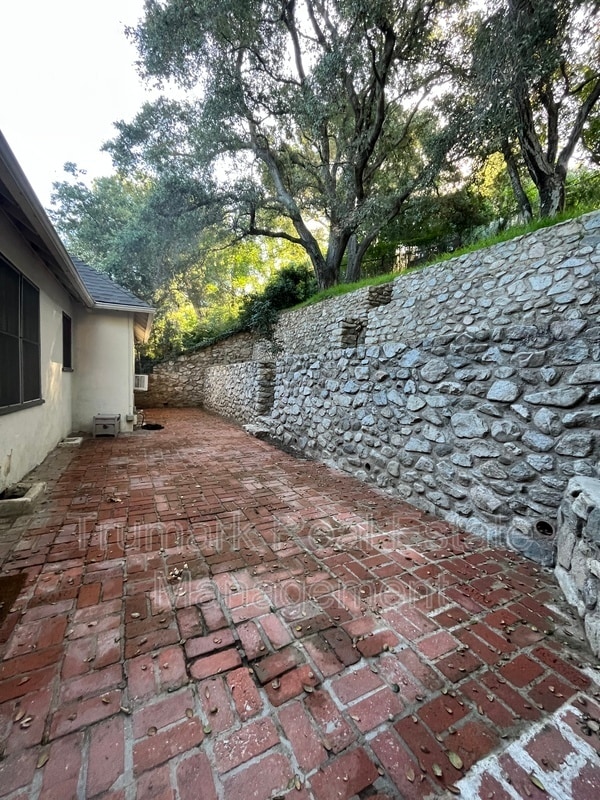 Building Photo - 3204 Vickers Dr