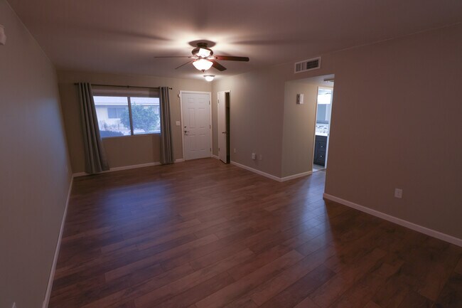 Sala de estar y comedor - 10941 W Santa Fe Dr