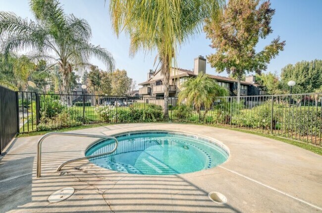 Foto del edificio - 1190 S Winery Ave